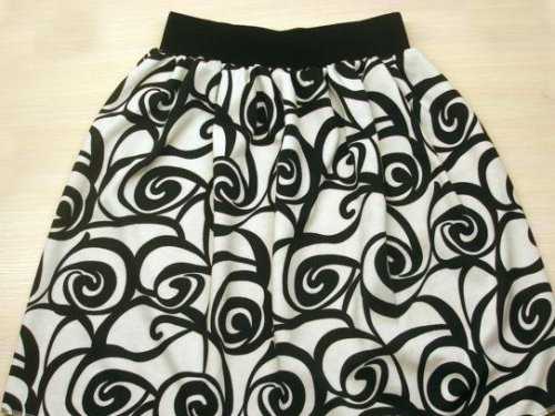 Такую симпатичную юбку можно одеть не только на работу, но и на вечеринку, достаточно лишь правильно подобрать аксессуары