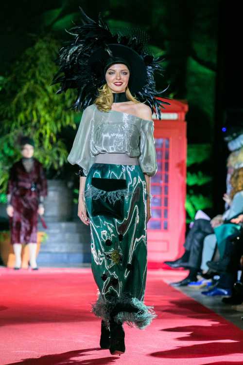 Первой работой становится роль