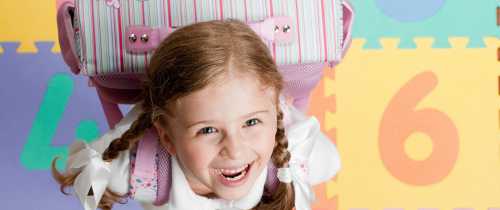 Не стоит заставлять ребенка делать все уроки сразу, делайте перерывы, лучше всего посвятив их прогулкам на свежем воздухе