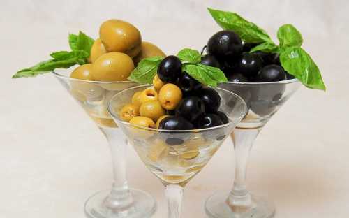 Оливки при регулярном употреблении предотвращают развитие мастопатии и прочих опухолей груди